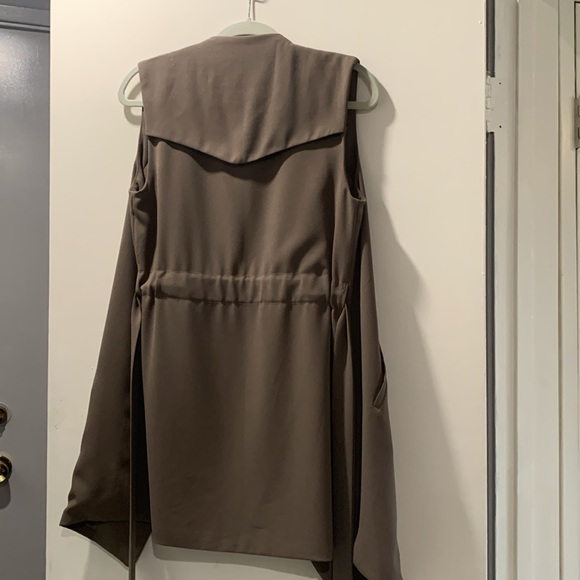 DL belted vest XS, fits S too - Picture 4 of 6